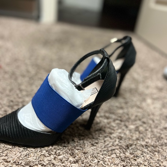 7.5 Signature black & blue 5in heels - Picture 3 of 5